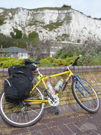 bike-on-white-cliff-of-dover-boulogne-sur-mer